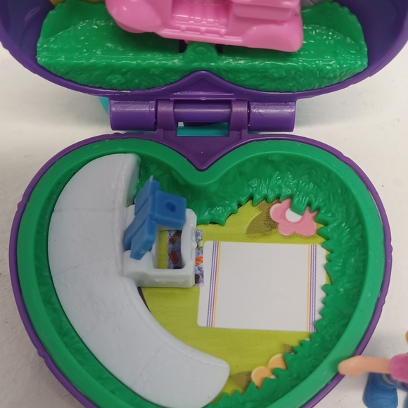 Polly Pocket 2017  Mattel Tiny Pocket Places Picnic Compact **Complete** - Picture 7 of 13